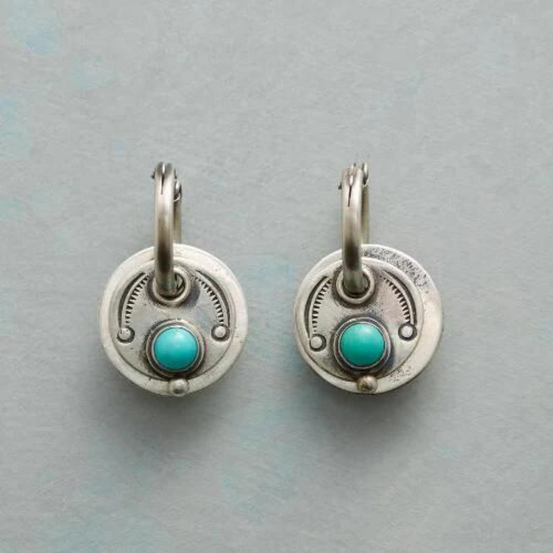 Éclat Bohème : Boucles d'oreilles en argent embellies de pierres turquoise