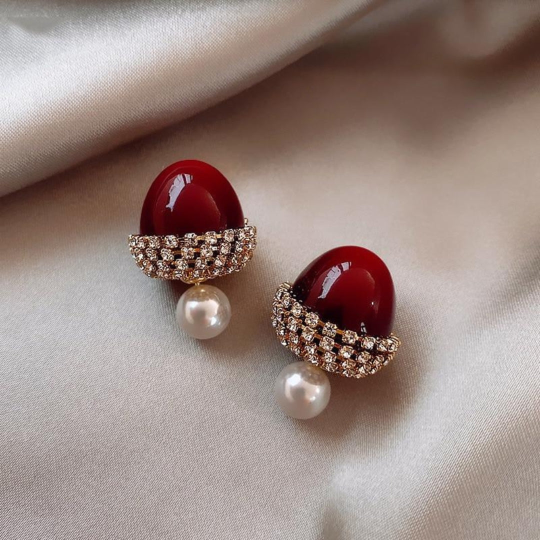 Éblouissantes Boucles d'Oreilles Noisette Rouge ornées de Perles et Zirconium en Pr