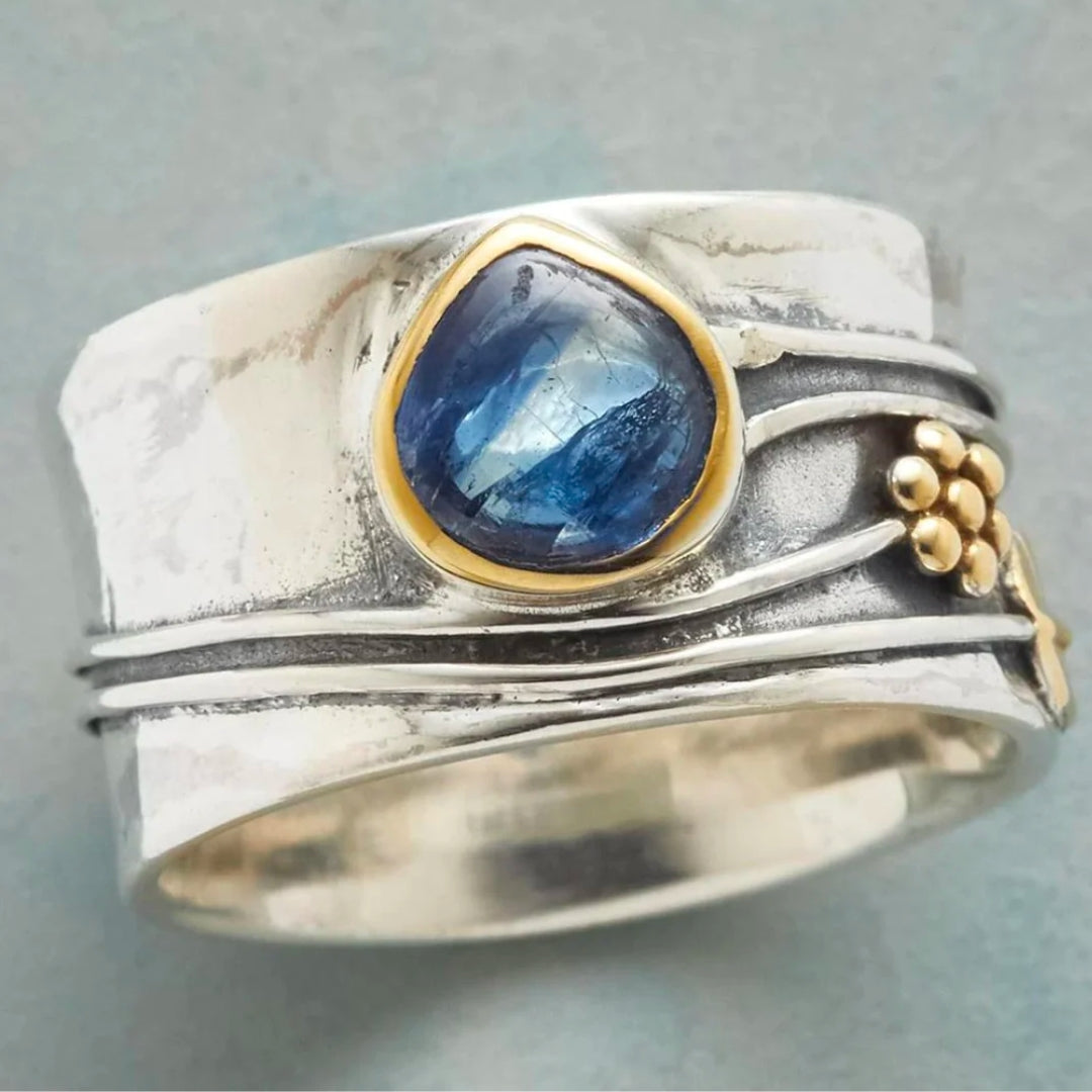 Élégante Bague Boho en Argent Agrémentée d'une Pierre Bleue Éclatante