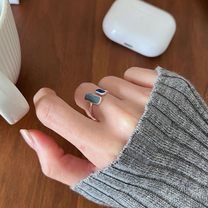 Éclatante Bague en Argent ornée d'une Pierre Bleue Précieuse