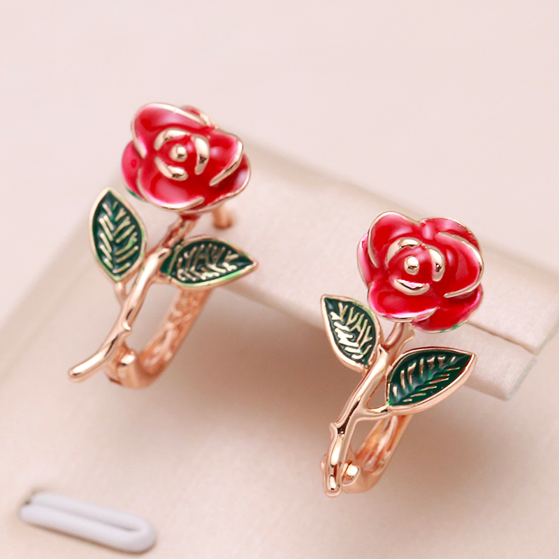 Boucles d'oreilles en Or Élégantes avec Roses Peintes à la Main