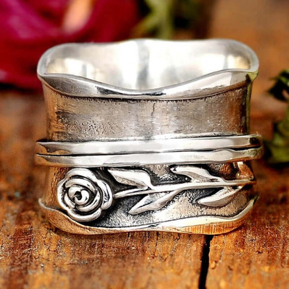 Élégante Bague Vintage en Argent avec Motif Floral