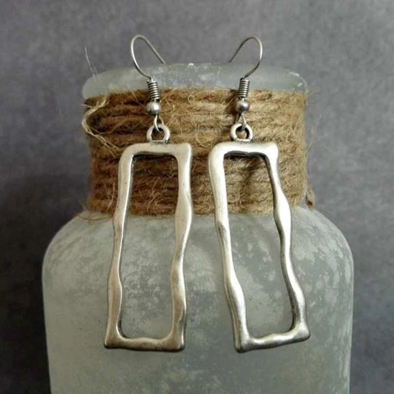 Élégantes Boucles d'Oreilles Rectangulaires en Argent au Style Vintage