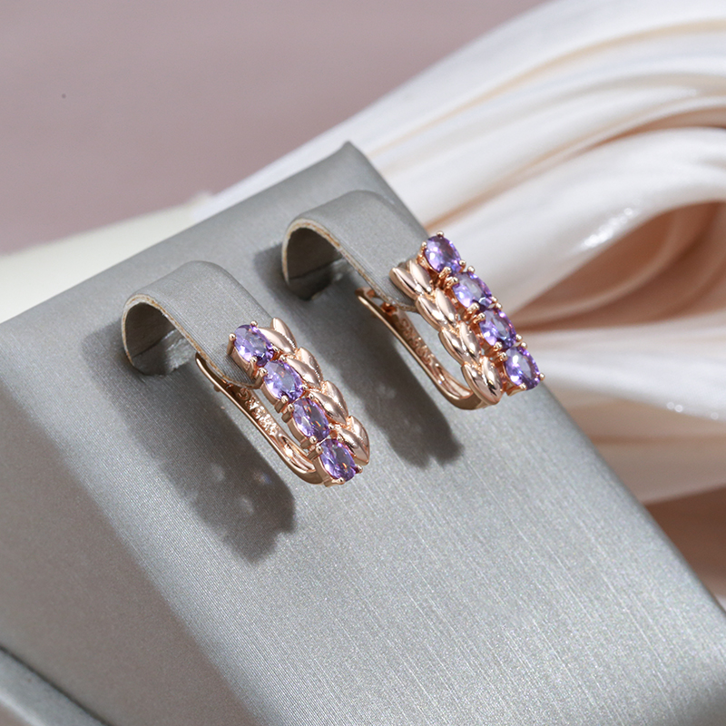 Boucles d'oreilles éblouissantes en zircones cubiques dorées et violettes pour un style raffiné