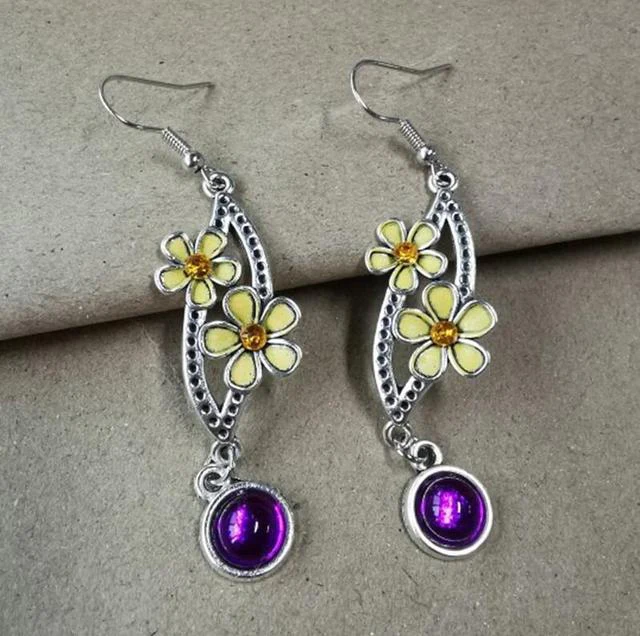 Éblouissantes boucles d'oreilles vintage en cristal violet