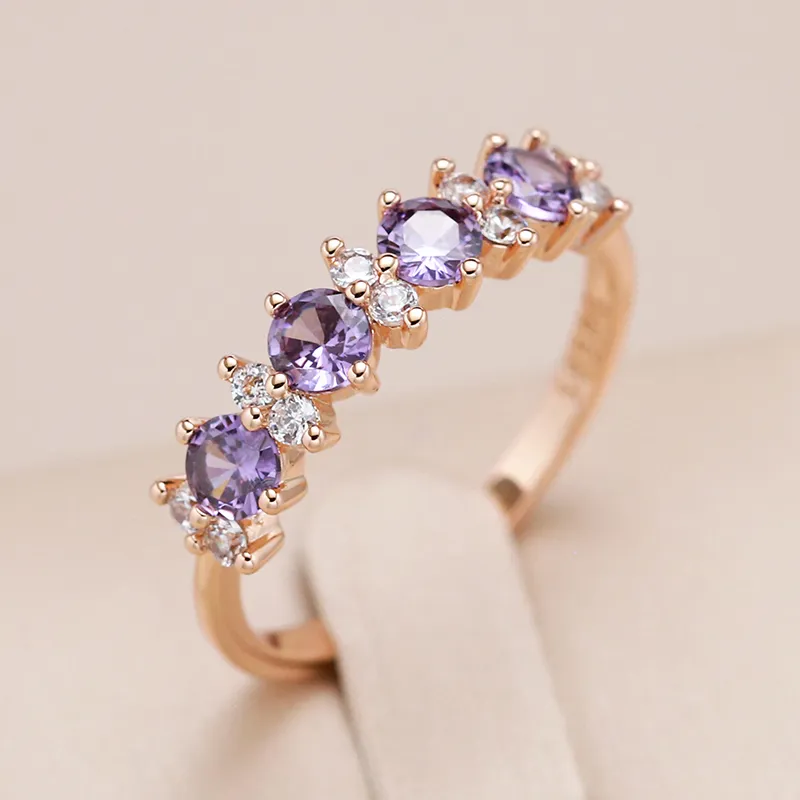 Sublime Bague ornée de Cristaux Violets Éclatants