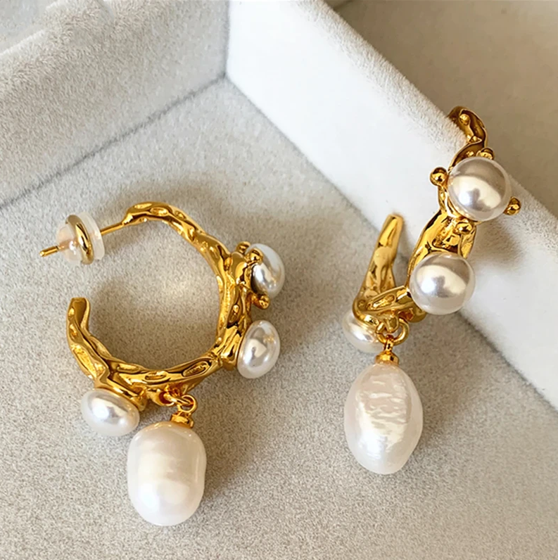 Élégantes boucles d'oreilles en perles baroques uniques et irrégulières