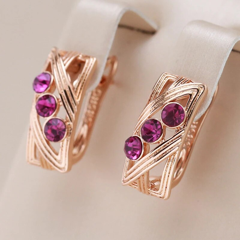 Éblouissantes boucles d'oreilles en cristal violet pour une touche de sophistication