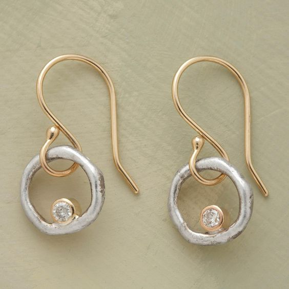 Éblouissantes boucles d'oreilles vintage en or et argent ornées de zircon cubique